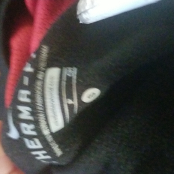 Nike hoodie red and black kids small - Picture 4 of 4